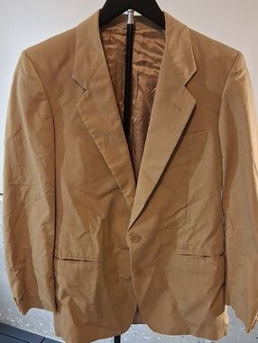 Saxx Men's Tan Two-Button Sport Coat